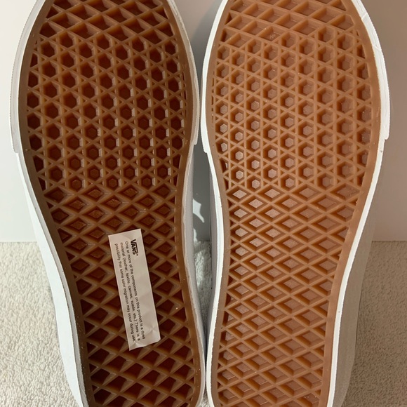 Vans - Picture 5 of 7